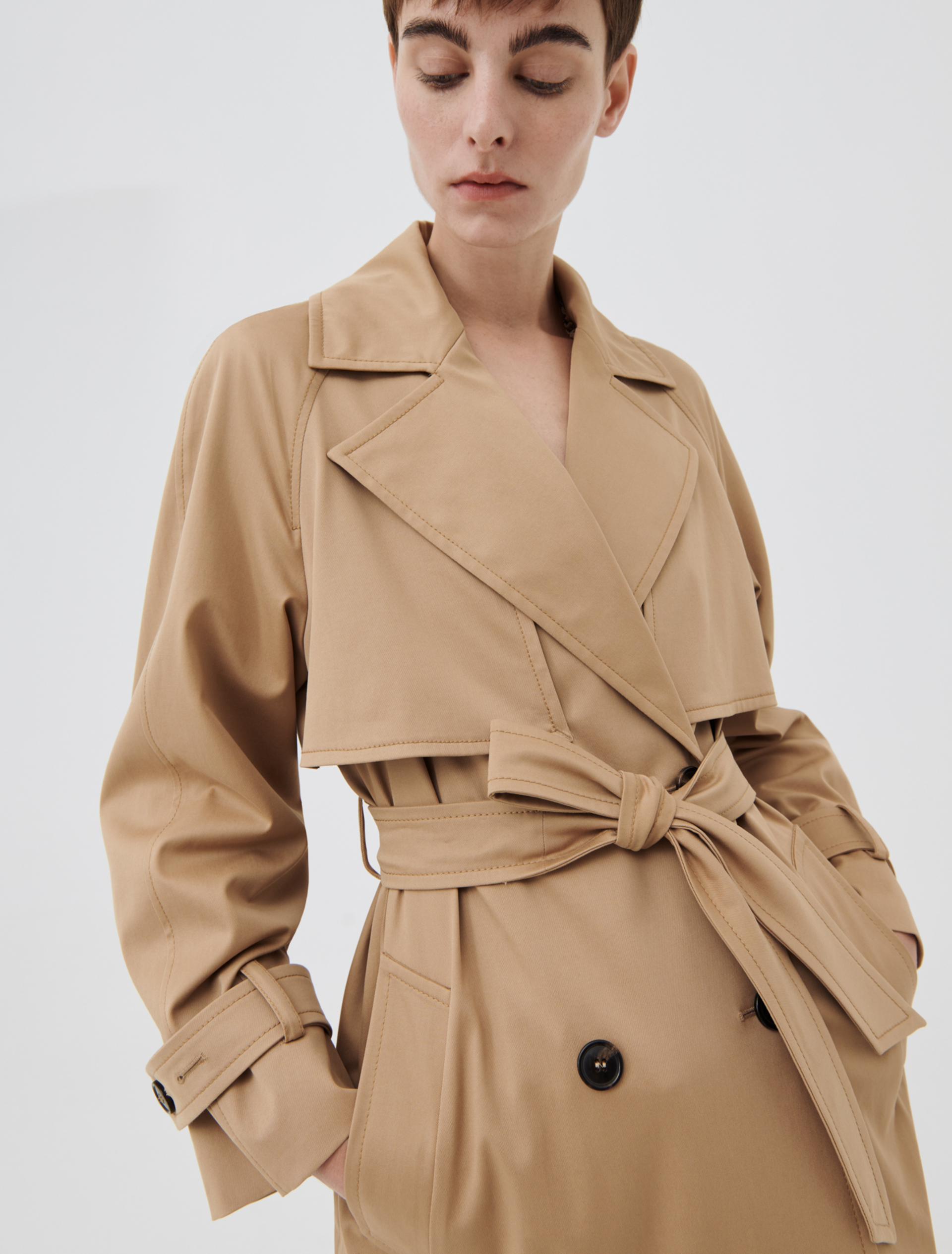 Double-breasted trench coat, camel 