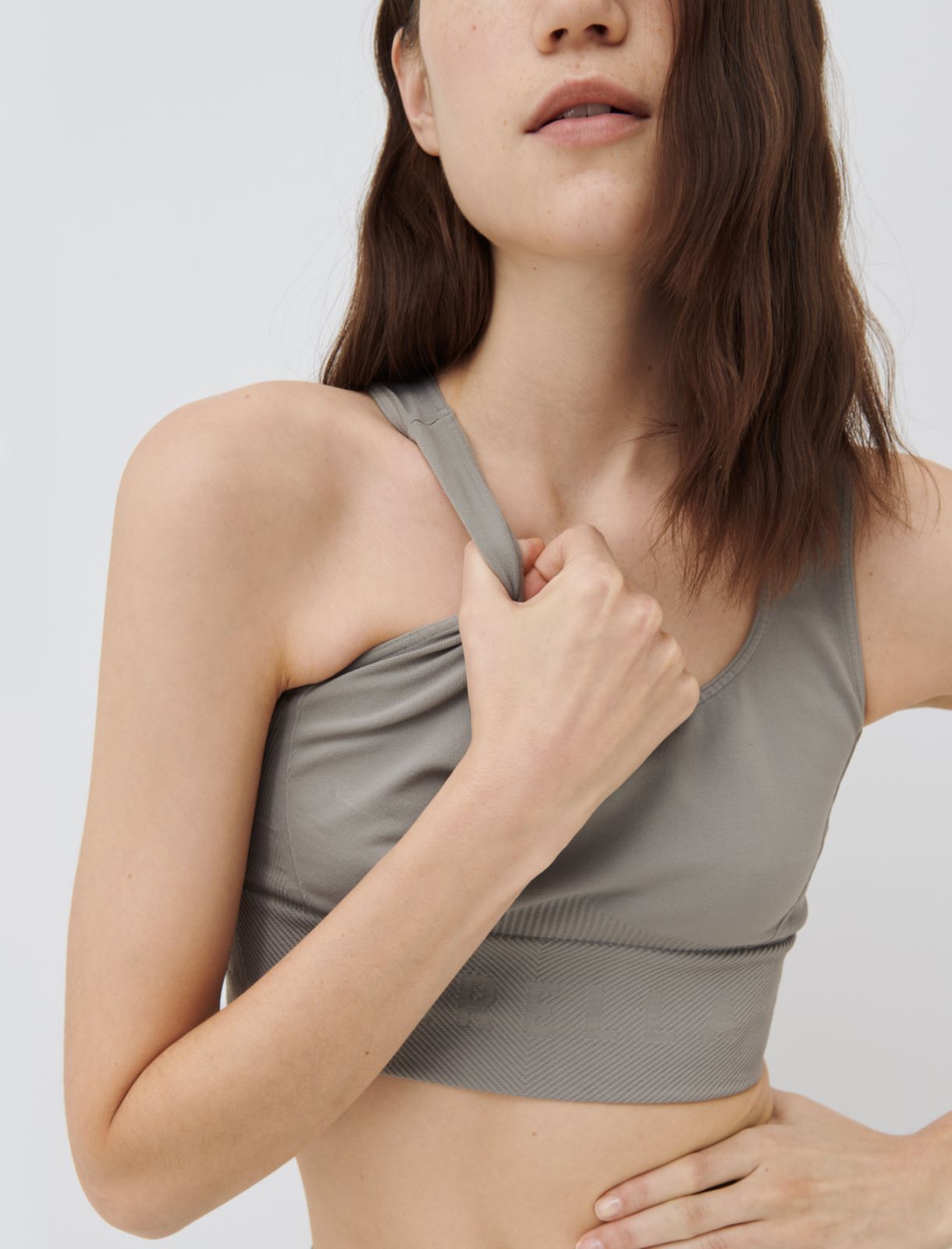 MONOCHROME Logo top, medium grey - Marella