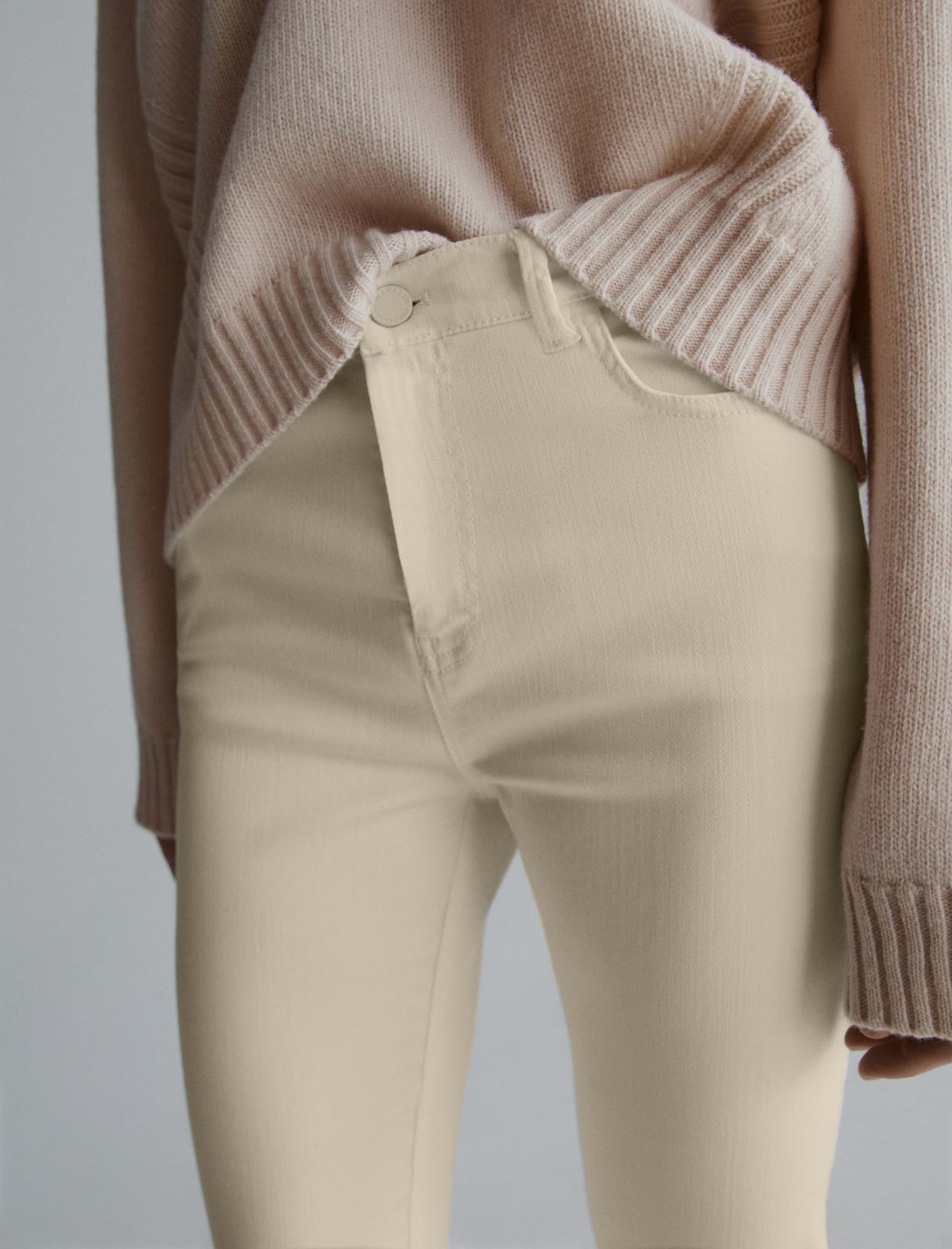 Dżinsy flare cropped - KREMOWY - Marella - 4