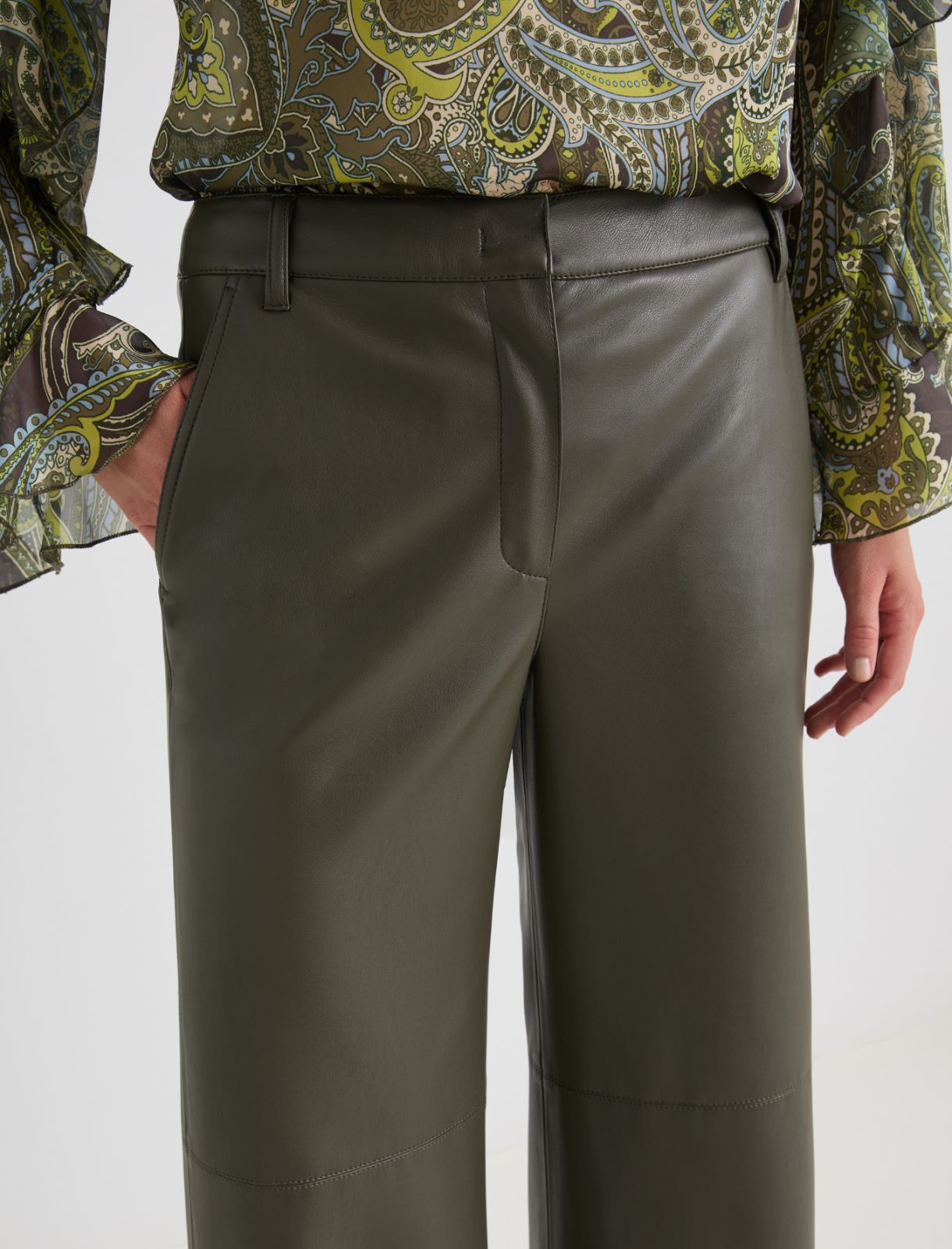 Pantalón de pernera ancha de punto revestido - VERDE MILITAR - Marella - 5