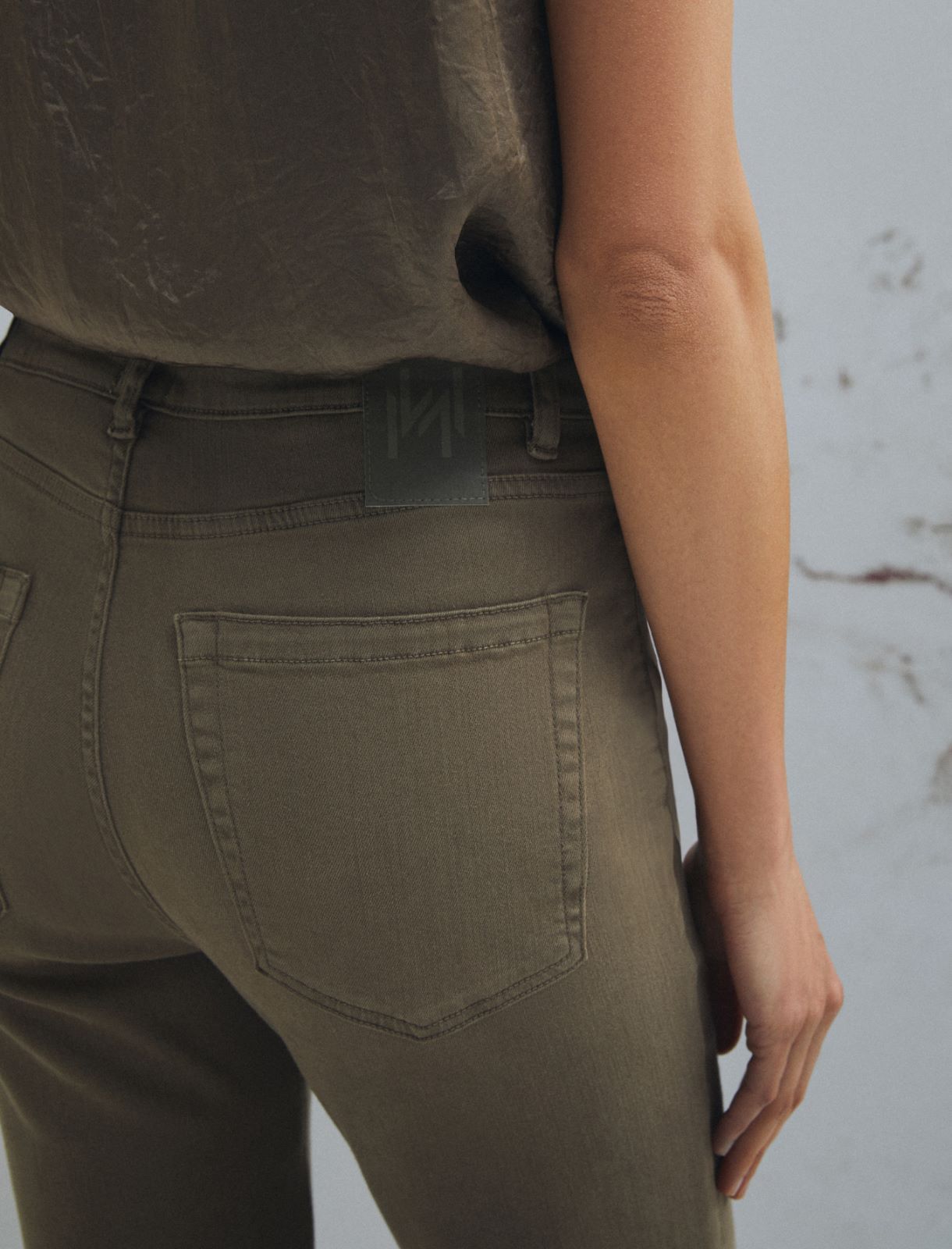 Ausgestellte und verkürzte 5-Pocket-Hose - BRAUN - Marella - 5