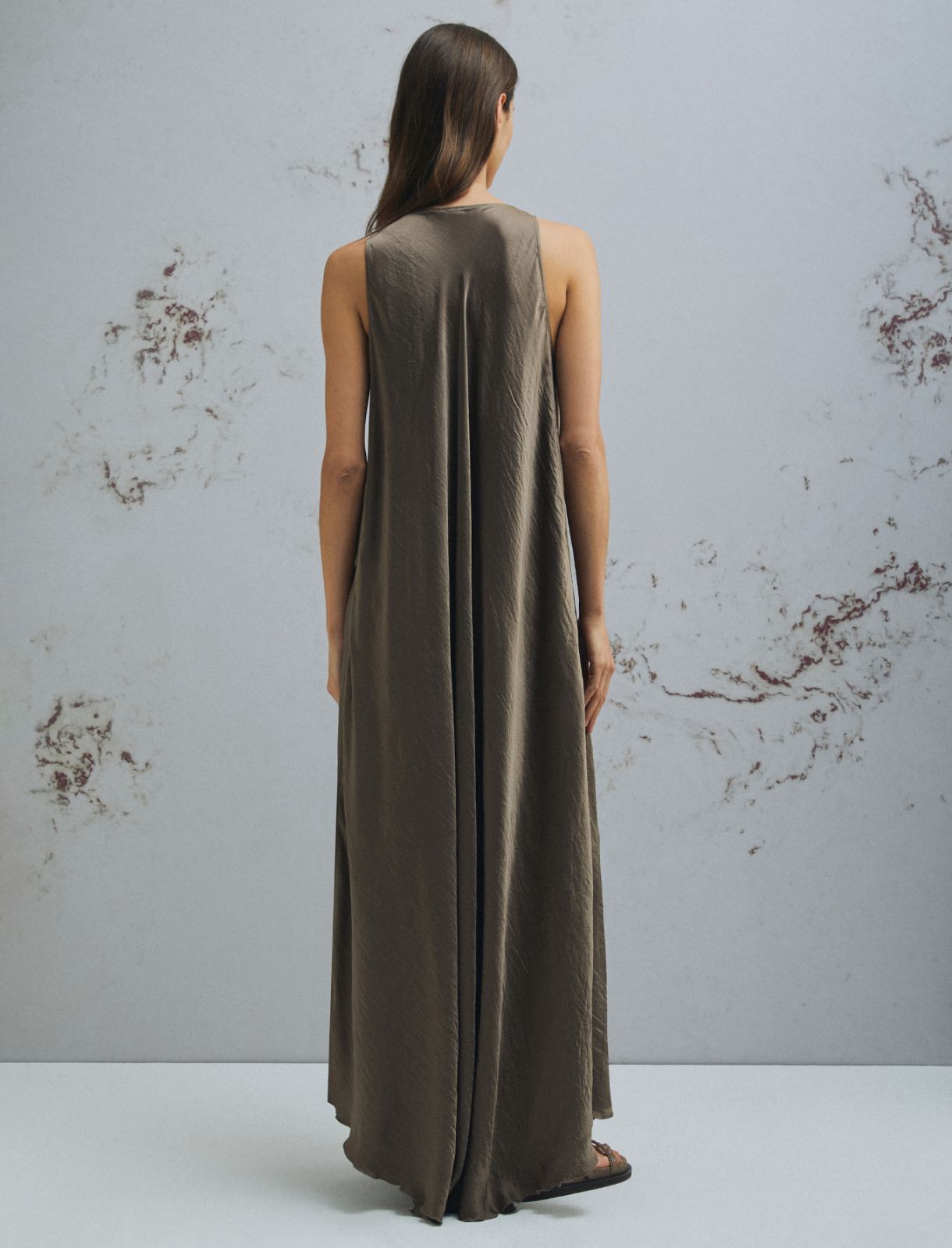 Sukienka z gniecionego twillu - BRĄZOWY - Marella - 3