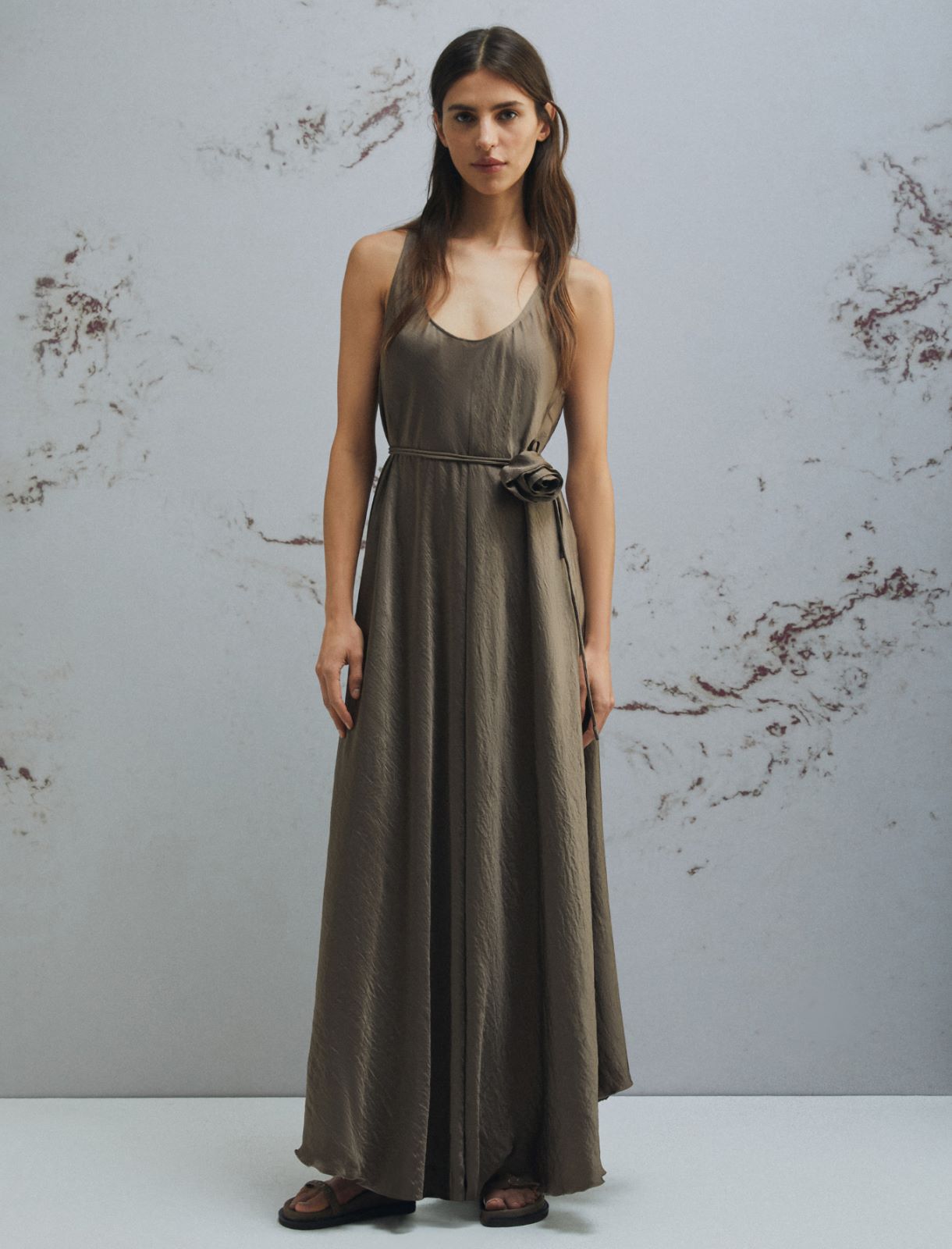 Sukienka z gniecionego twillu - BRĄZOWY - Marella - 6