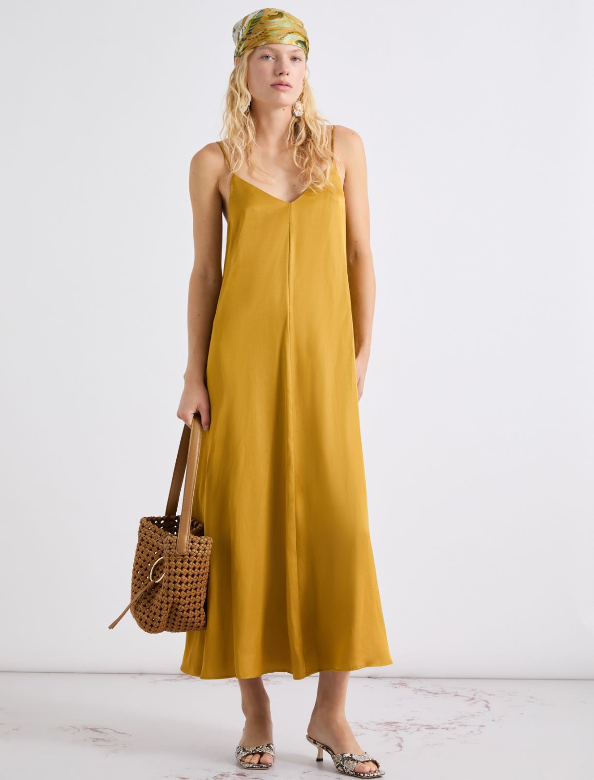 Sukienka typu halka z gabardyny z mieszanki lnu - KONIAKOWY - Marella - 2