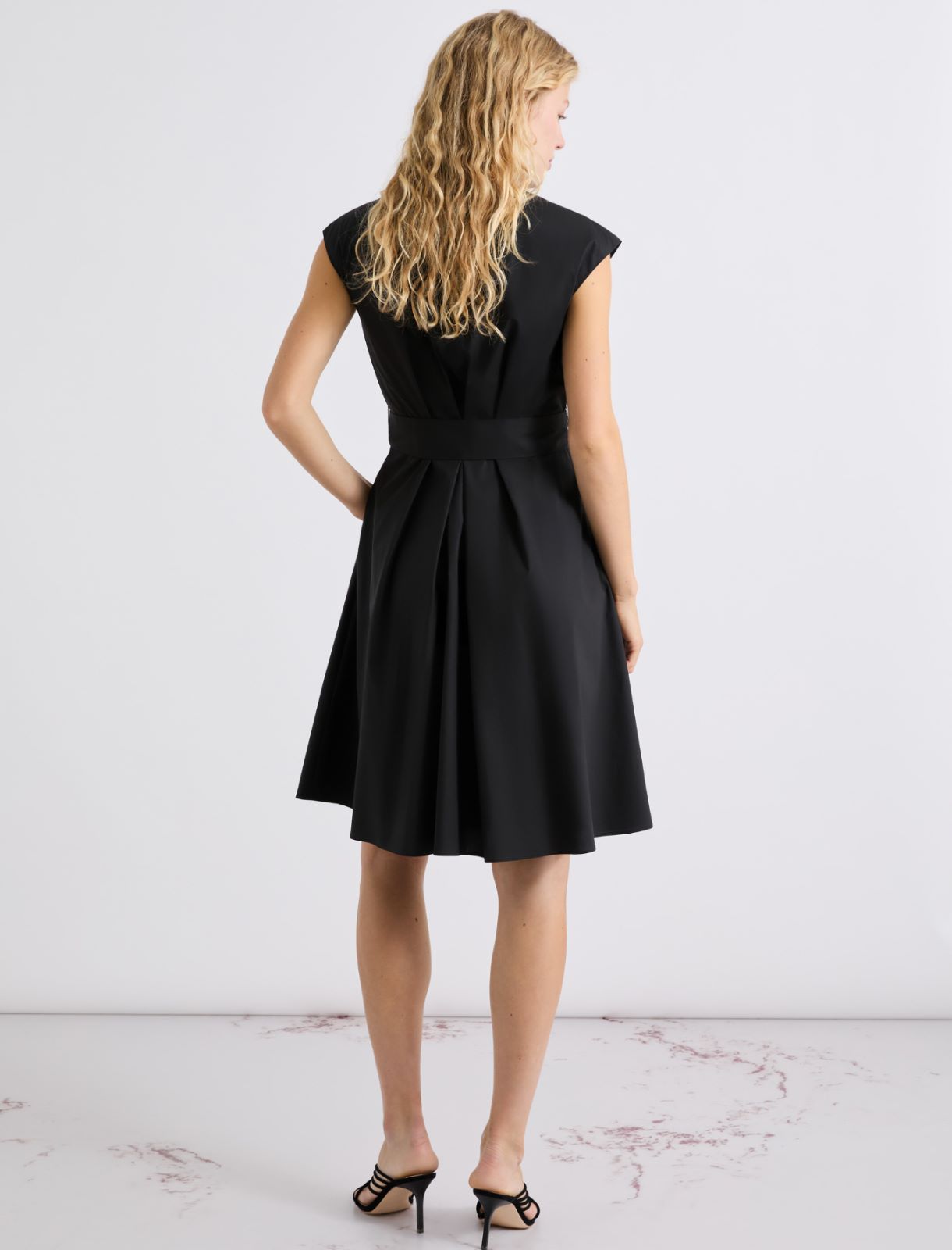 Wickelkleid aus Popeline mit Gürtel - SCHWARZ - Marella - 3