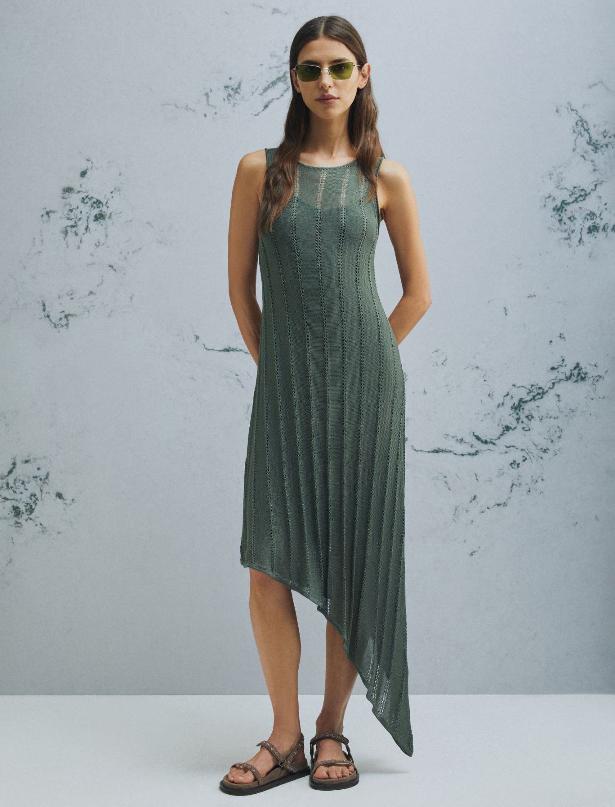 Asymetryczna dzianinowa sukienka z ażurem - ZIELONY - Marella - 2