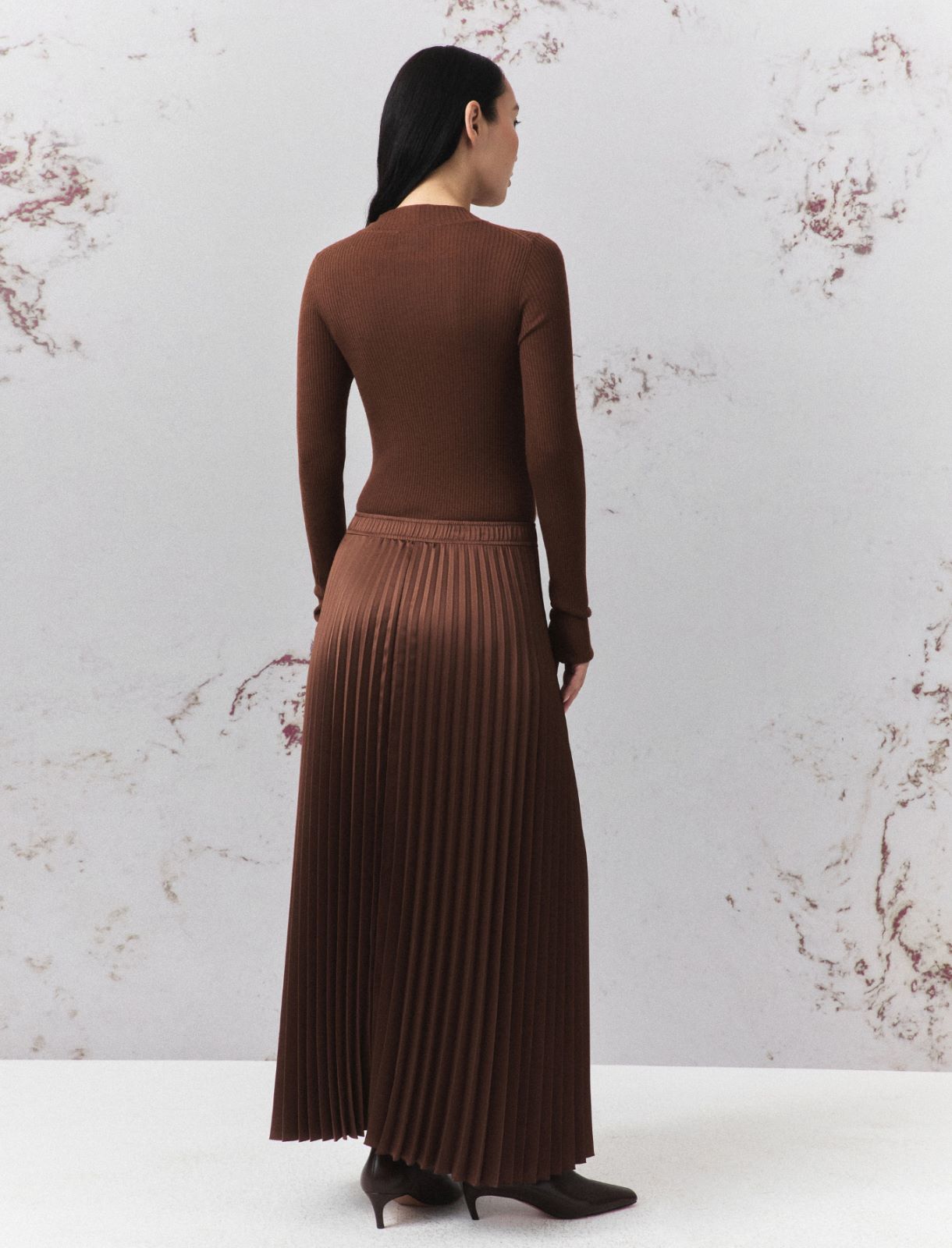 Eng anliegendes Kleid aus reiner Wolle - KARAMELL - Marella - 3