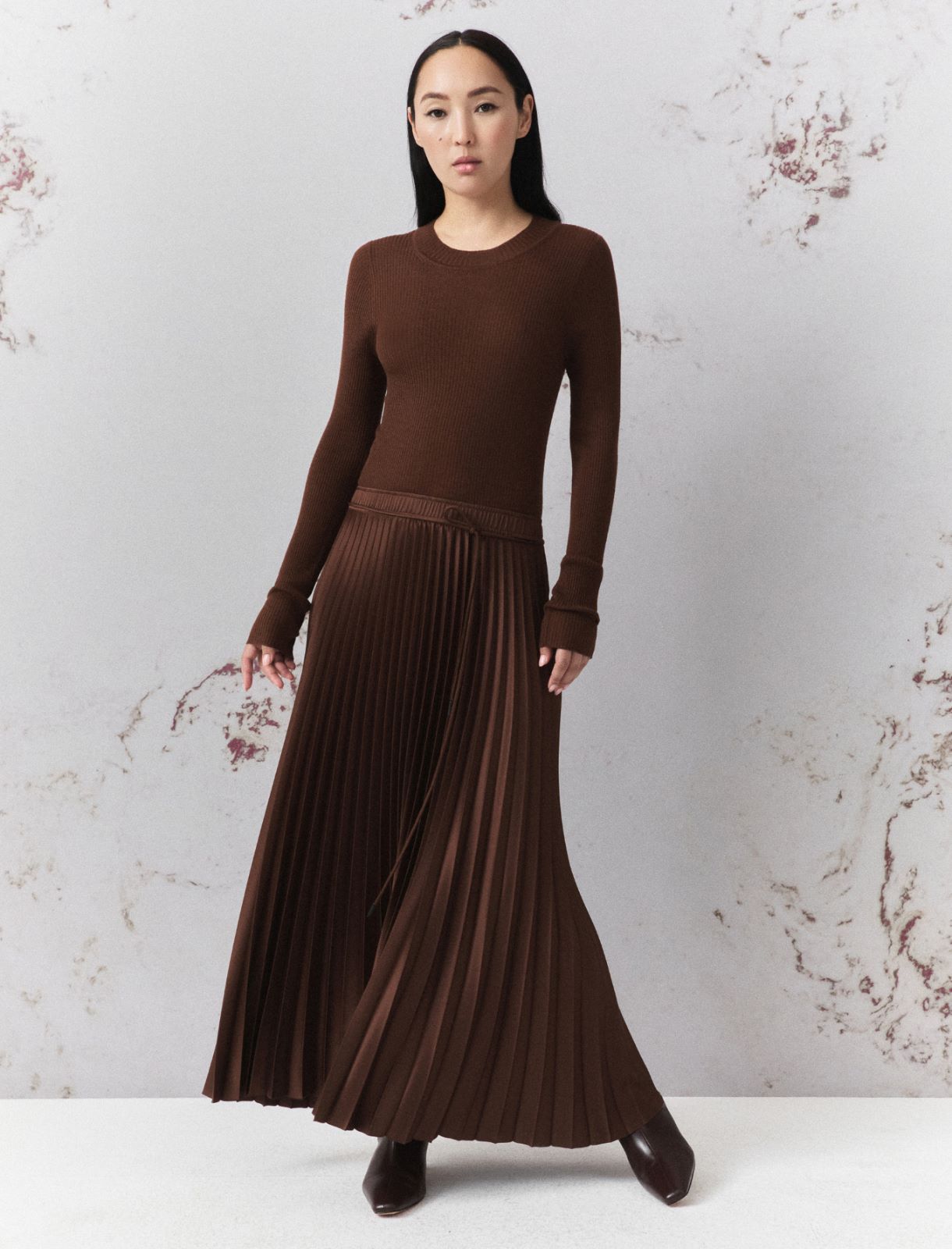 Eng anliegendes Kleid aus reiner Wolle - KARAMELL - Marella - 4