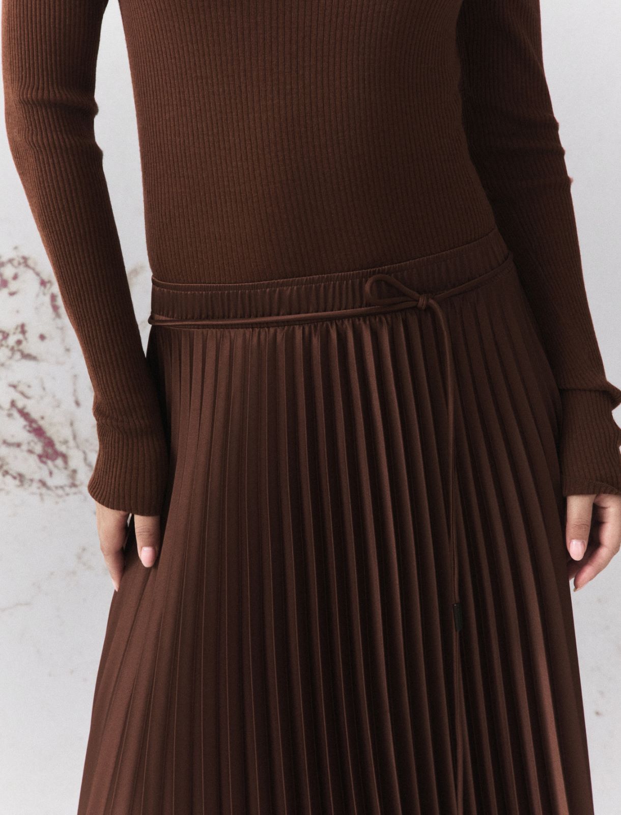 Eng anliegendes Kleid aus reiner Wolle - KARAMELL - Marella - 5