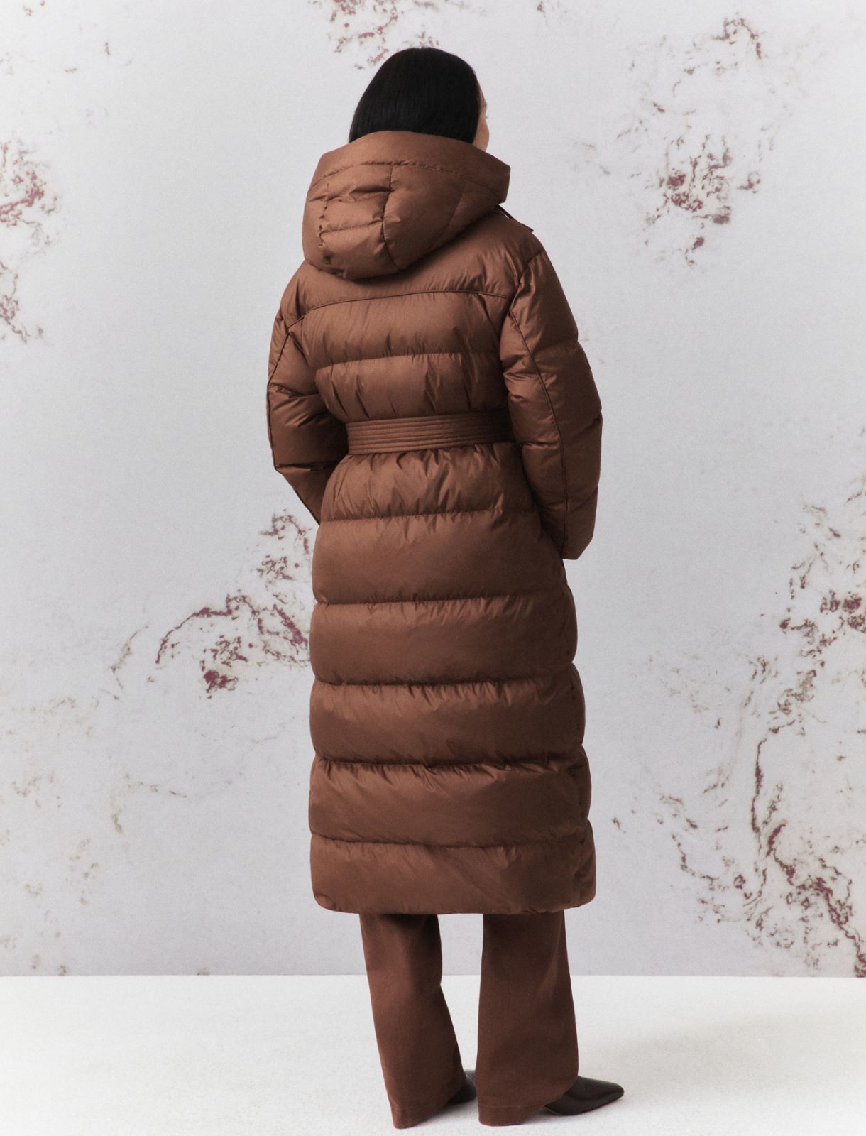 Lange Daunenjacke mit abnehmbarer Kapuze - KARAMELL - Marella - 3